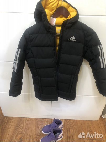 Кроссовки и куртка