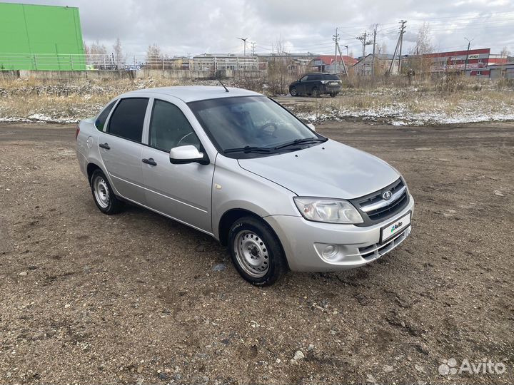 Полиция канаш. Машина в канаше. Ваз 2114 и рено логан. Канаше машина. Авито канаш.