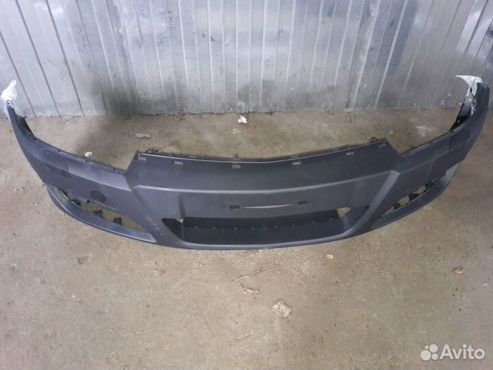 Бампер передний Opel Astra H 2004-2007