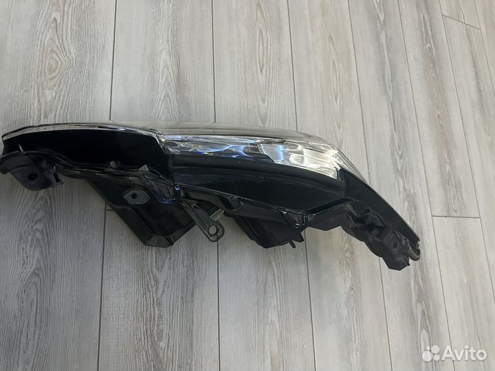 Фара оригинал V70-75 левая