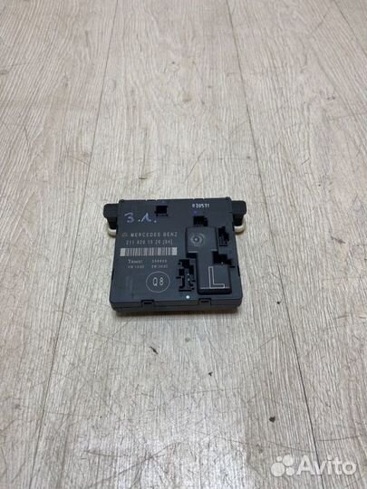 Блок управления дверьми задний левый Mercedes Benz