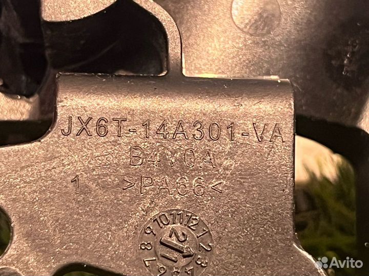 Кронштейн (крепление) Ford Escape 4 CX482 2021