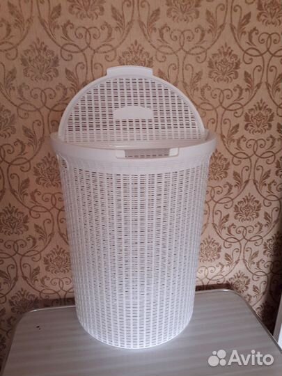 Корзина, зеркало, полка