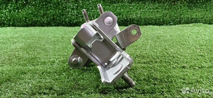 Петля двери задняя правая Suzuki Escudo TDA4W J24B