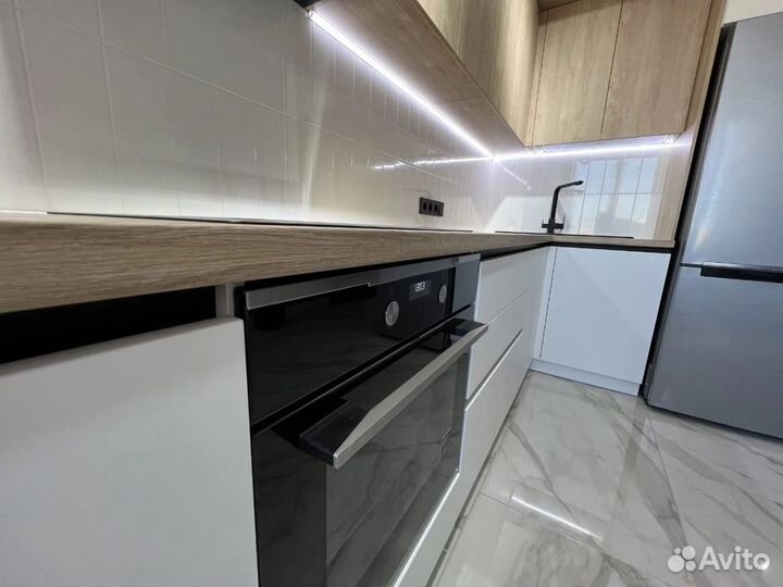 Кухня белая на заказ. Производство