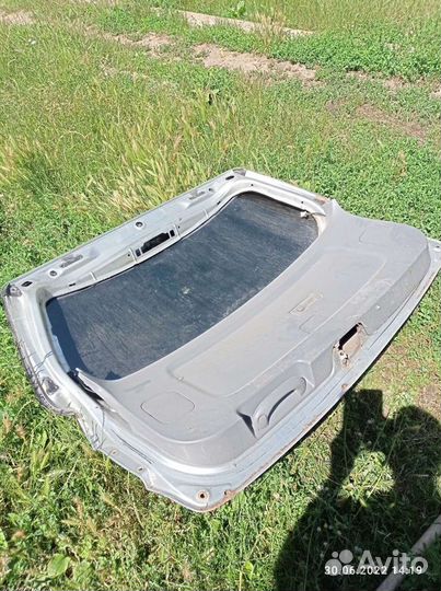 Задняя крышка багажника тойота