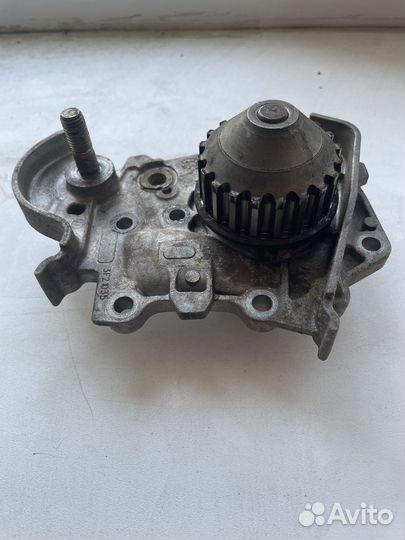 Водяной насос помпа Renault symbol Logan