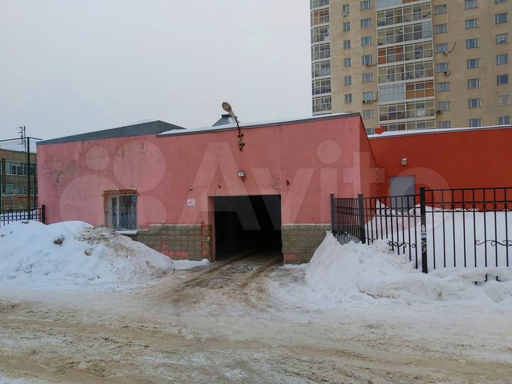 Машиноместо, > 30 м²