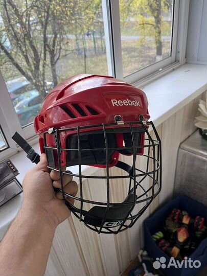 Хоккейный шлем