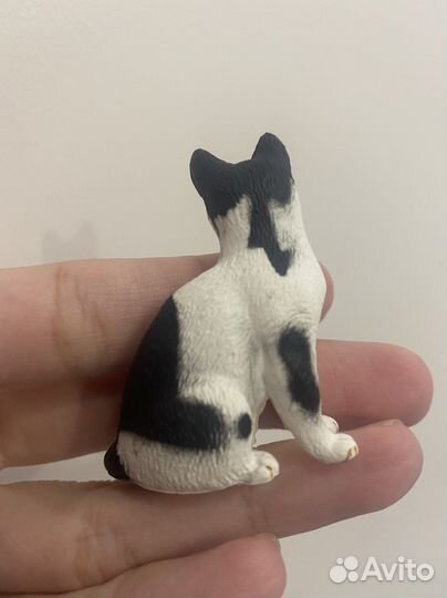 Очаровательная киса фигурка