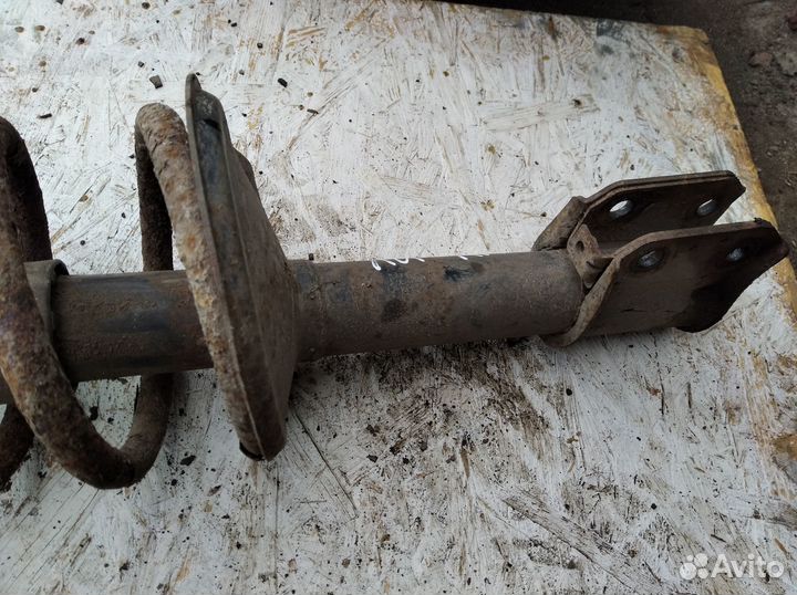 Передняя стойка Логан 1