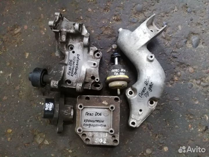 Peugeot 206 08г 1.4 МКПП Опора, кронштейн