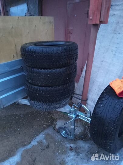 Kumho I'Zen Wis KW19 215/60 R16 95T