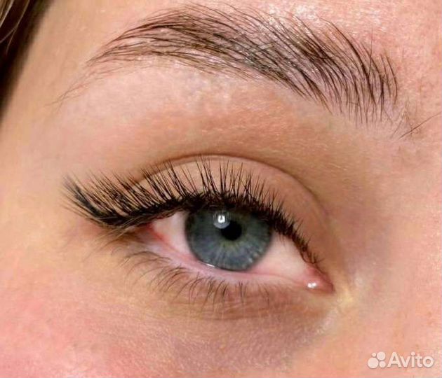 Наращивание ресниц и маникюр