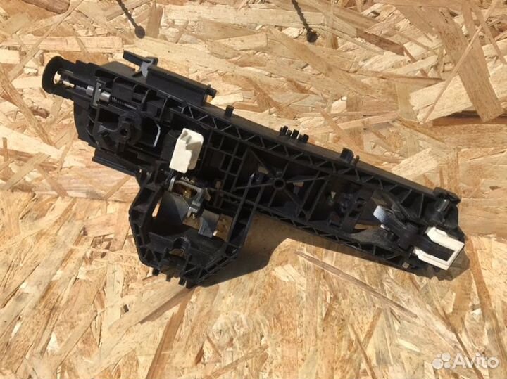 Ручка двери задняя левая Mercedes-Benz E W212 3.5