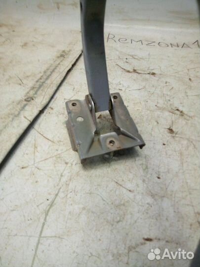 Петля крышки багажника задняя Nissan Almera