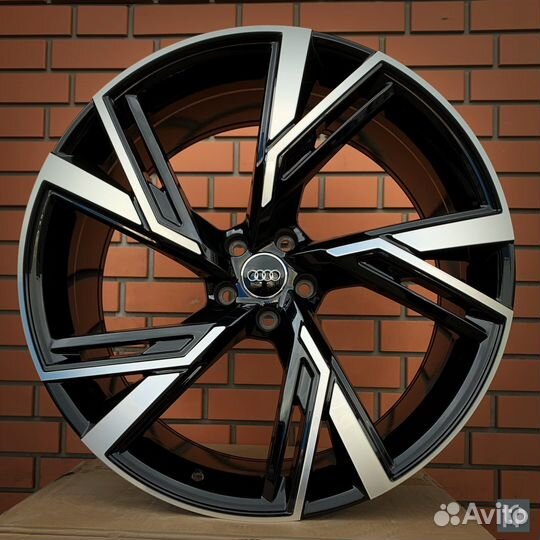 Чёрные диски R22 Audi Q7 Q8