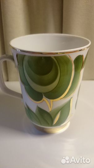 Бокал с блюдцем