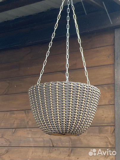 Кашпо из искуственного ротанга ручной работы