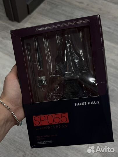 Экшн-фигурка Figma SP055 с красной пирамидой