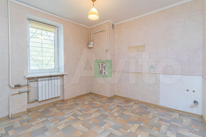 Доля в 2-к. квартире, 63,9 м², 1/9 эт.