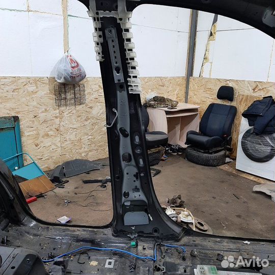 Центральная стойка кузова левая Porsche Cayenne