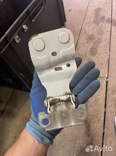 Петли крышки багажника Toyota Highlander 3