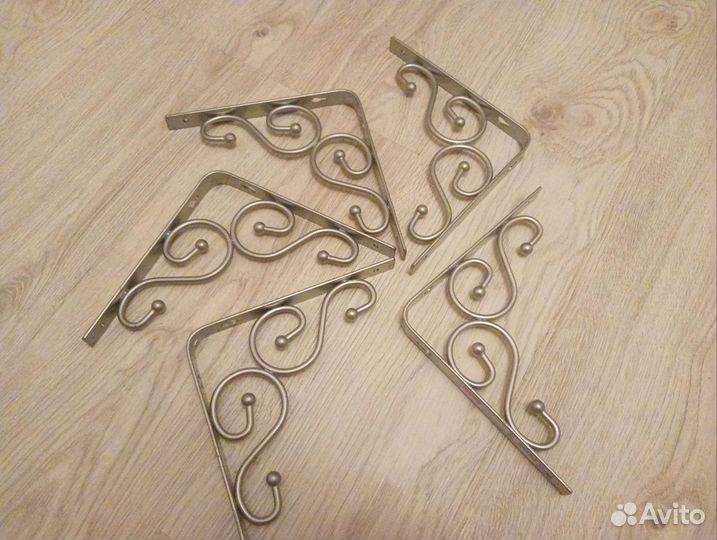 Кронштейн для полок