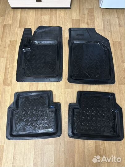 Автомобильные коврики универсальные