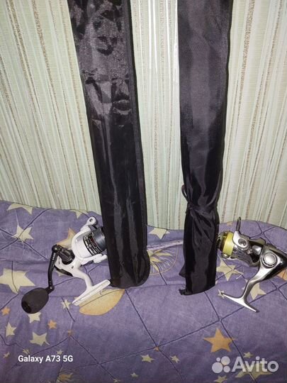 2 спининга с катушками