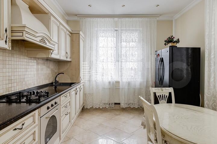 Дом 310 м² на участке 13,9 сот.