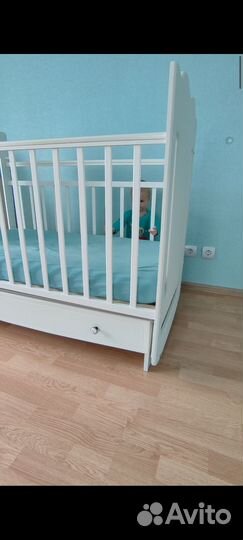 Детская кровать с маятником и ящиком