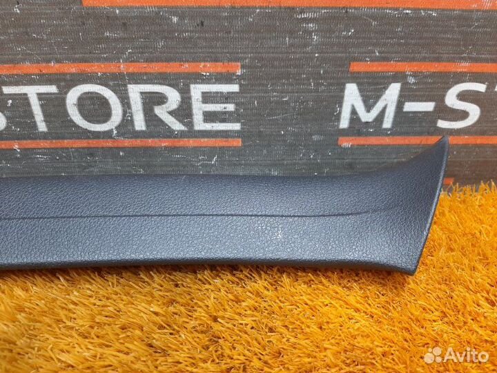 Обшивка двери багажника правая Audi Q7 4LB BHK