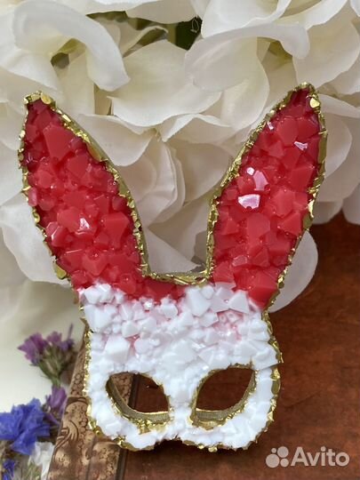 Брошь Маска