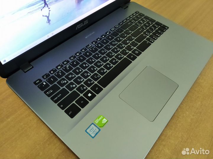 Игровой ноутбук Asus / 17 дюймов / geforce 2gb