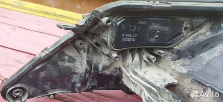 Фара оригинальная правая на RAV