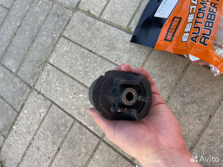 Сайлентблок задней балки Toyota 48725-12570