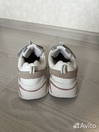 Кроссовки для девочки