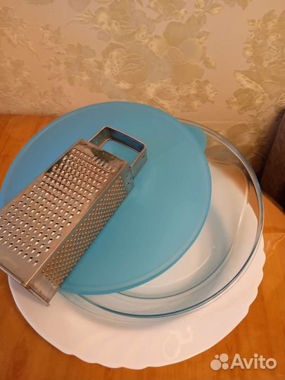 Блюдо сервировочное, контейнер с крышкой, терка