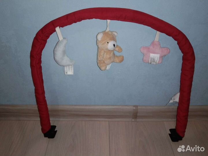 Дуга на коляску с игрушками