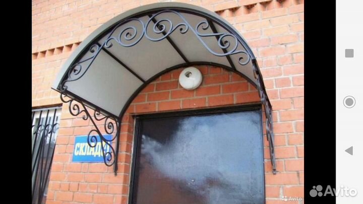 Козырек над крыльцом