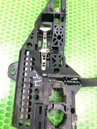 Кронштейн ручки двери передний левый LADA Xray