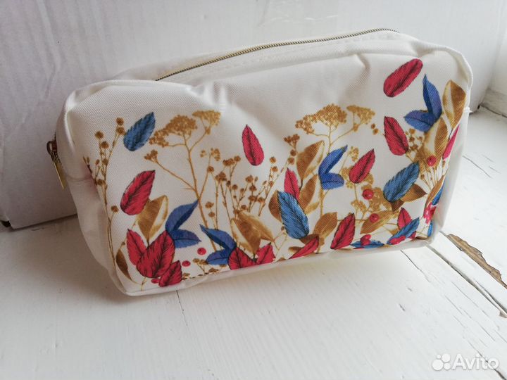 Косметички новые от Ив Роше. Несколько