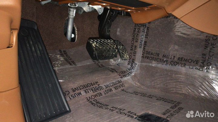 Пленка для защиты ковролина в автомобиле