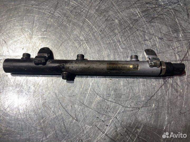 Топливная рампа правая Mercedes R-Class W251 OM642