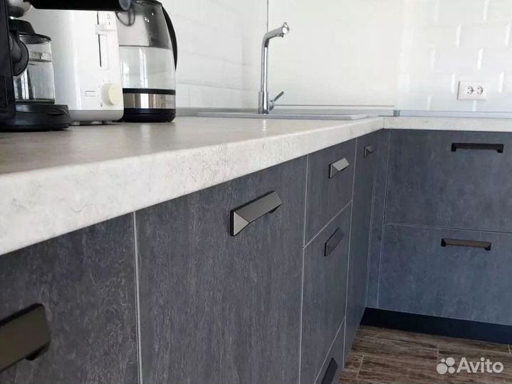 Кухонный гарнитур в стиле хай тек