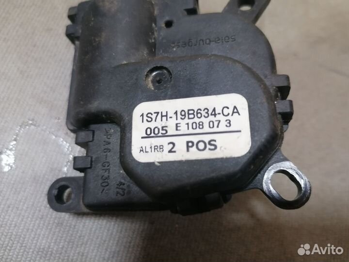 Сервопривод заслонки печки Ford Focus II 2005-2008