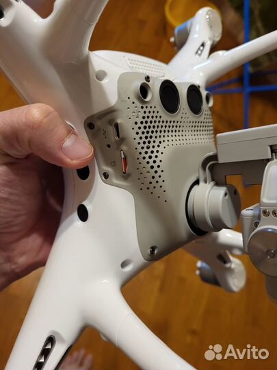 Квадрокоптер DJI Phantom 4 pro