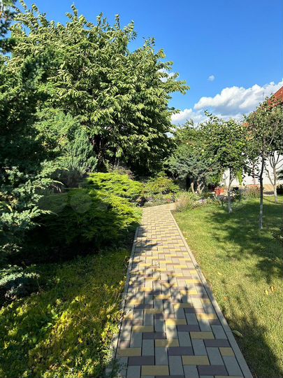 Дом 450 м² на участке 8,5 сот.