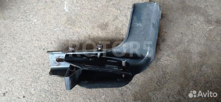 Кронштейн подножки кабины правый Mercedes-Benz